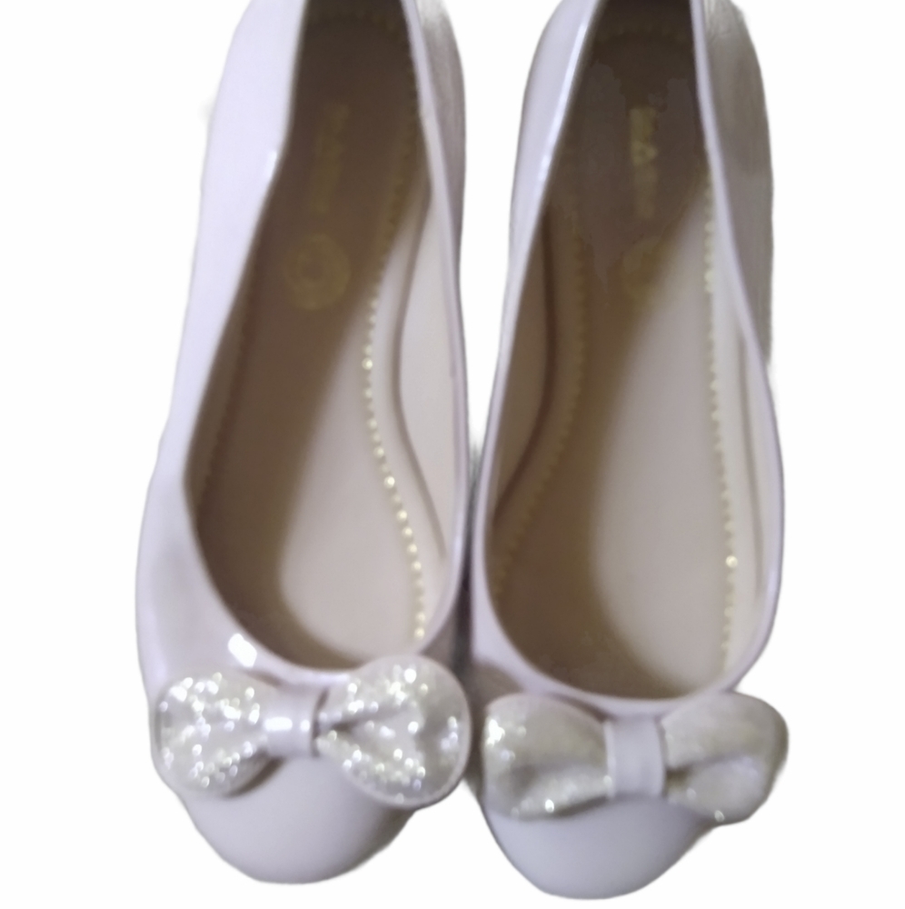 Flat shoes